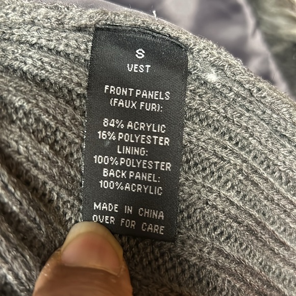 I.N. STUDIO gray faux fur feather and knit sweater vest. Size Small. - Picture 6 of 7